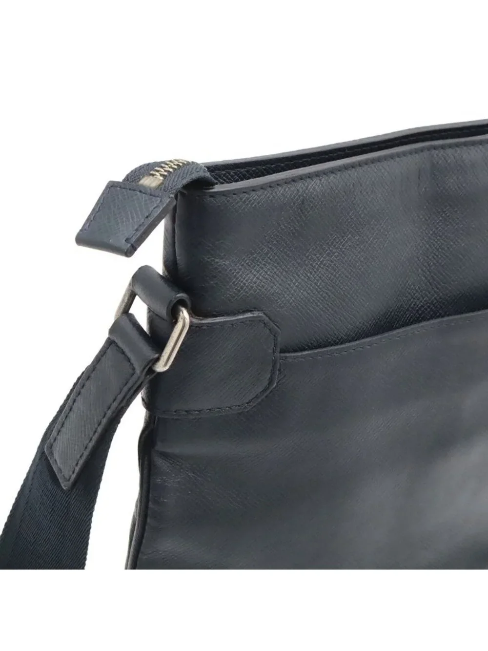 Louis Vuitton Taiga Sasha Shoulder Bag Crossbody No Gusset Boreal Navy Silver